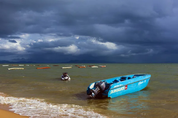 Thailand Pattaya 2017 Gewitterhimmel Über Dem Meer Und Boot Wasser — Stockfoto