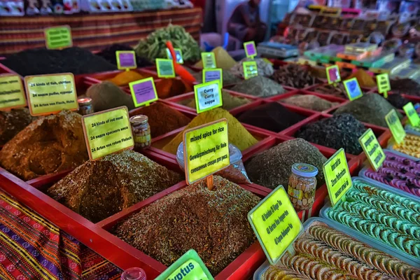 Turquía, Kemer, 07,08,2017 Especias en el mercado callejero — Foto de Stock