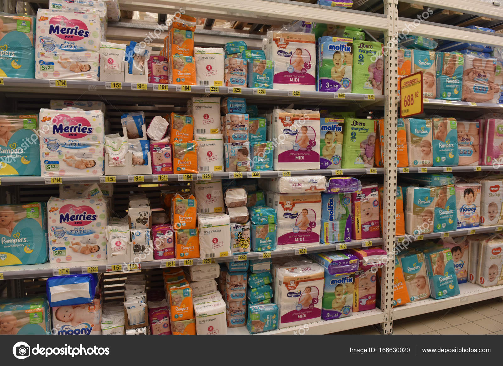 Rusia, San Petersburgo 10,09,2017 Pañales para niños en el