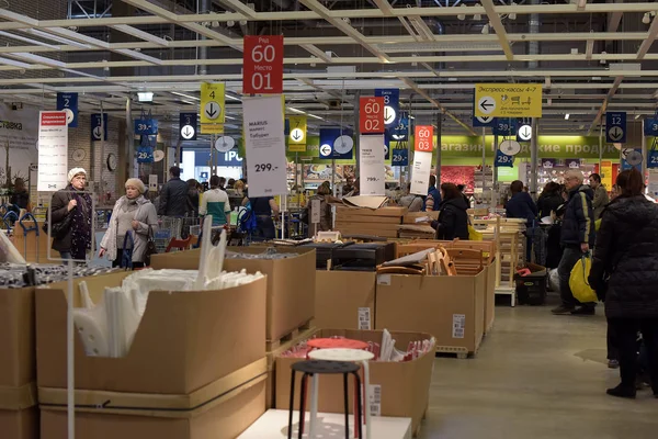 Russia, St. Petersburg, 15.03.2015 Halls of goods in the furniture store Ikea — Stock Photo, Image