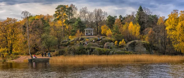Золотая осень в парке Монрепо , — стоковое фото