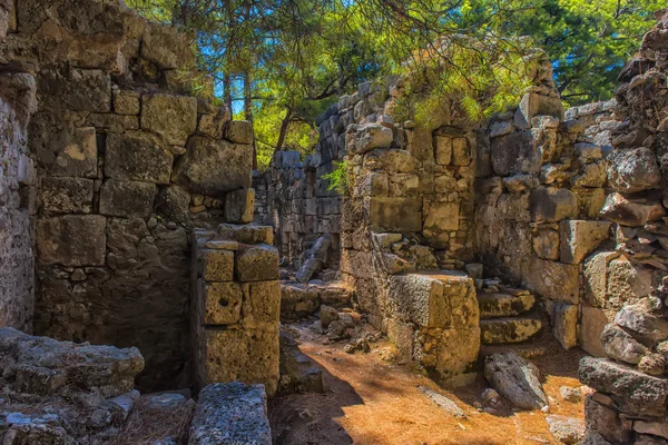 Ruinas de la antigua ciudad Phaselis Turquía — Foto de Stock