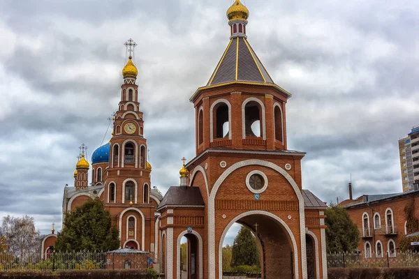 Katedrála svatého knížete Vladimíra rovná apoštolů, — Stock fotografie