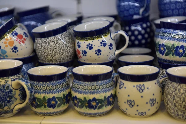 Jarras de cerámica de recuerdo pintadas en color azul — Foto de Stock