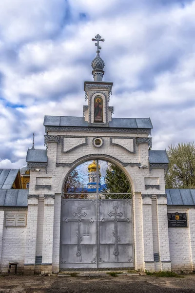 Tikhvin bogorodichny uspensky Kloster ist eine orthodoxe Frauen m — Stockfoto