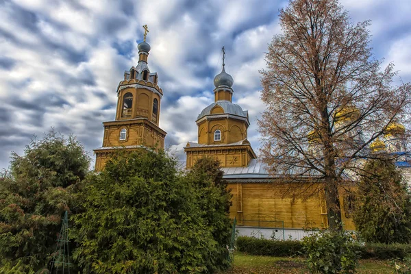Тихвинский Богородичный Успенский монастырь - православный женский m — стоковое фото