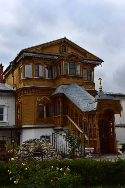 Tikhvin Bogorodichny Uspensky monastère est un m femmes orthodoxes — Photo