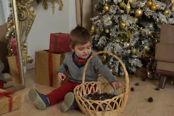 Little Boy Bow Tie Sitting Next Basket Cones Floor — Stock Photo, Image