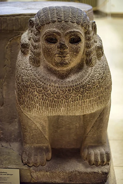 Alemanha, Berlim, 26.03,2015 Guerra de arte da Mesopotâmia pretendia servir como uma maneira de glorificar poderosos governantes e sua conexão com a divindade. Museu de Pérgamo de Berlim . — Fotografia de Stock