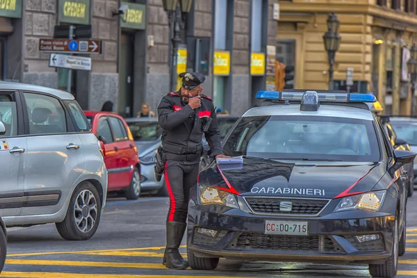 Naples Italy 2018 Полиция Карабинеры Стоя — стоковое фото