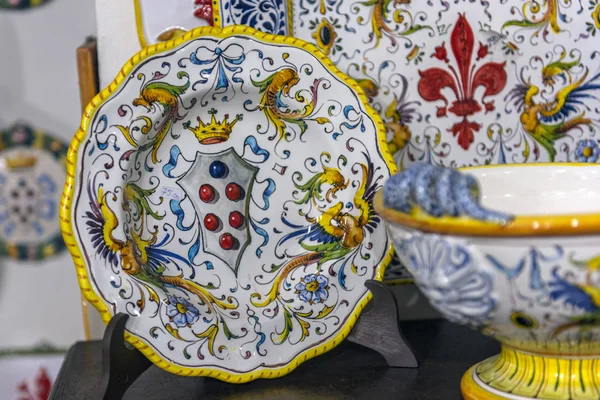 Italy, Florence 04,01,2018 Florentine ceramics in the art shop f — Stock Photo, Image