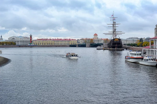Rússia São Petersburgo 2013 Restaurante Holandês Voador Barco Neva — Fotografia de Stock