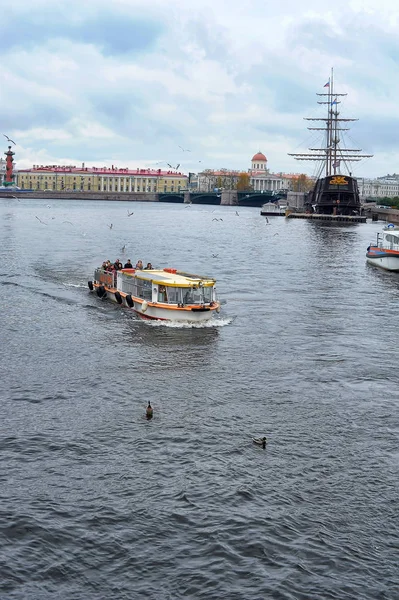 Russia Petersburg 2013 Restaurant Flying Dutchman Boat Ship Neva — Stock Photo, Image