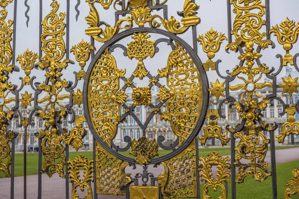 Fragmento puerta dorada, El Palacio de Catalina, Tsarskoye Selo, Empuje — Foto de Stock