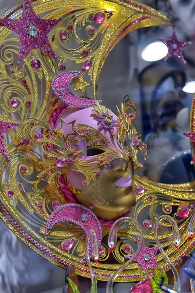 Venetian masks for sale in the souvenir shop — Stock Photo, Image