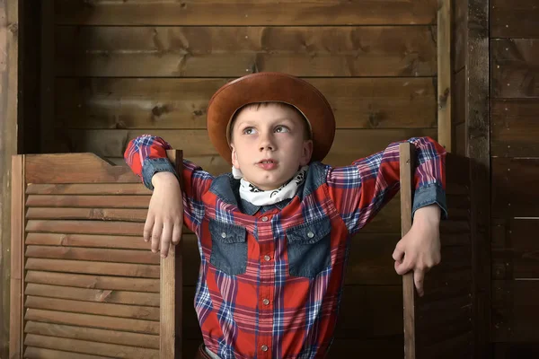 Boy v kovbojském klobouku — Stock fotografie