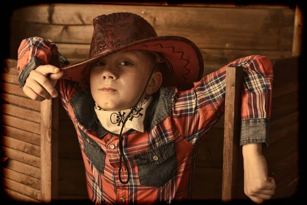 Jongen in cowboy-hoed — Stockfoto