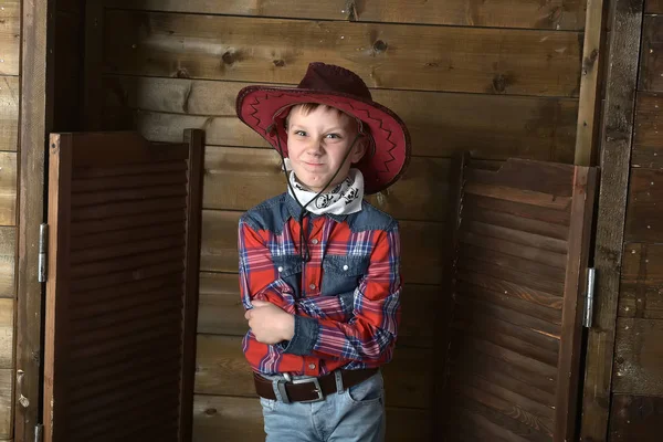 Jongen in cowboy-hoed — Stockfoto