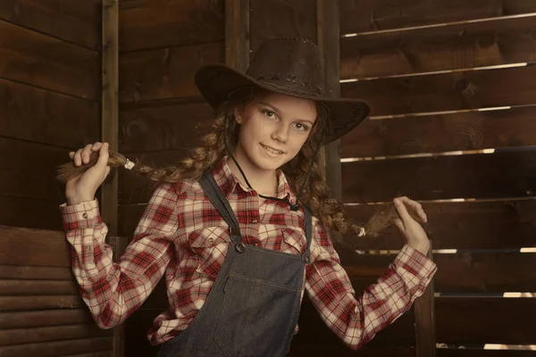 Beautiful  girl in  cowboy hat. — Stock Photo, Image