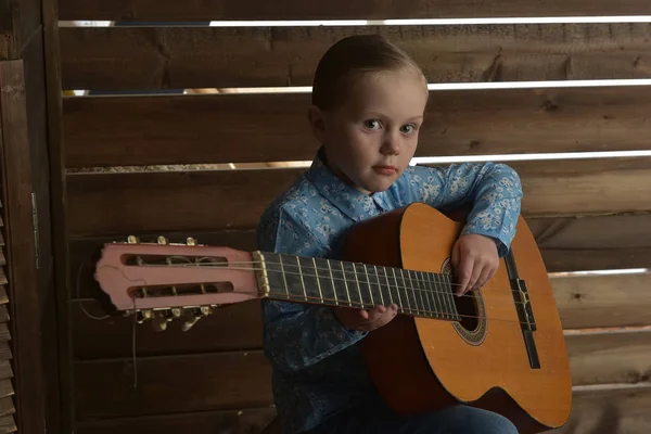 Little girl with a guitar — Stock Photo, Image