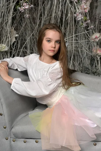 Young girl on the sofa — Stock Photo, Image