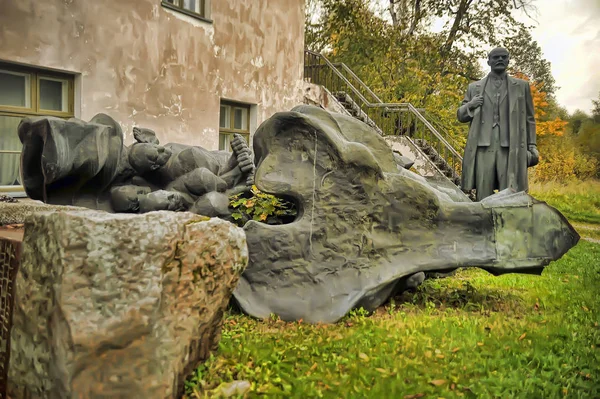 Estonia, Tallinn, 10,10,2014 The dismantled monuments of the era — Stock Photo, Image