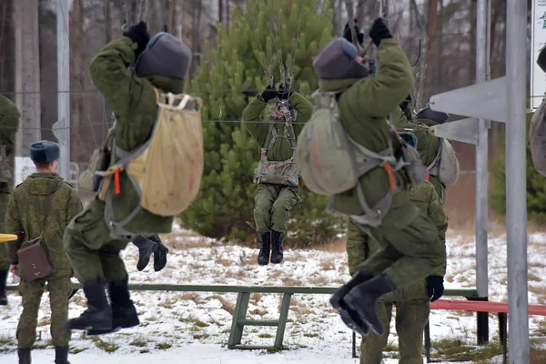 Training equipment for training military parachutists before the — Stock Photo, Image