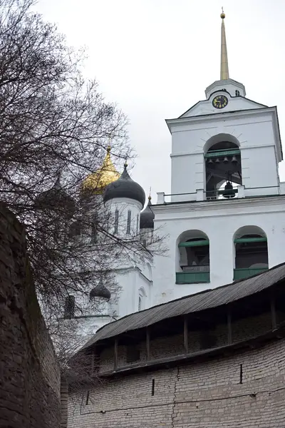 Pohled na Pskov Kremlu, Pskov Krom, antická Citadela v Pskově O — Stock fotografie