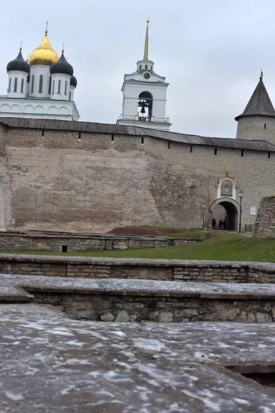 Вид Псковского Кремля, Псков Кром, древняя цитадель в Пскове — стоковое фото