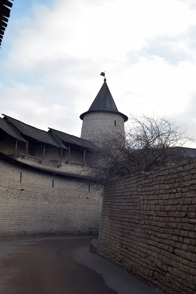 Vista del Kremlin de Pskov, Pskov Krom, una antigua ciudadela en Pskov O —  Fotos de Stock