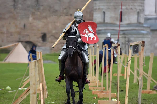 Festival des mittelalterlichen Wiederaufbaus "Russische Festung", Reiter — Stockfoto