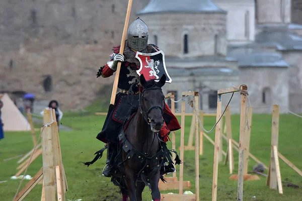 Festival of medieval reconstruction "Russian fortress", Riders o — Stock Photo, Image