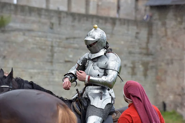 Festival de la reconstrucción medieval "Fortaleza rusa". Cabalgar —  Fotos de Stock