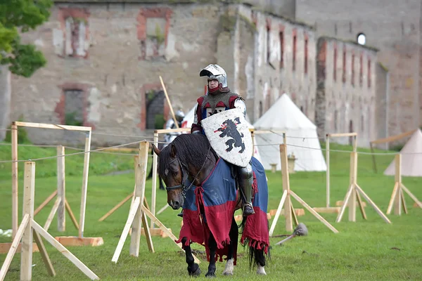 Festival van de middeleeuwse wederopbouw "Russische Fort". Ride — Stockfoto