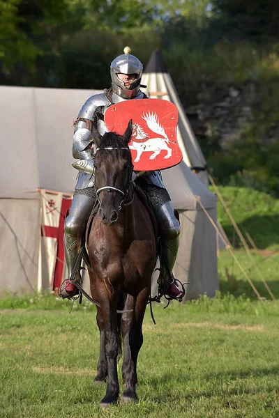 Festa della ricostruzione medievale "fortezza russa". Cavalcare — Foto Stock