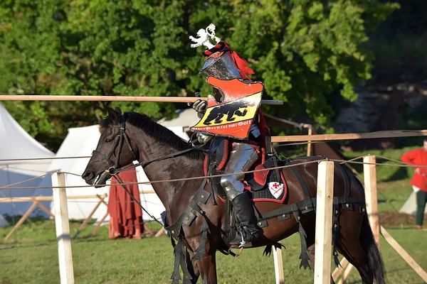 Festival, rekonstrukce středověkého "Ruské pevnosti". Ride — Stock fotografie