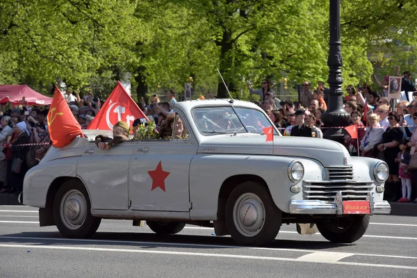 Bilar av Understödjavärlden kriger på Victory Day paraden — Stockfoto