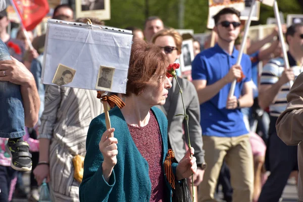 Immortal Regiment - people with portraits of their relatives, pa — Stock Photo, Image