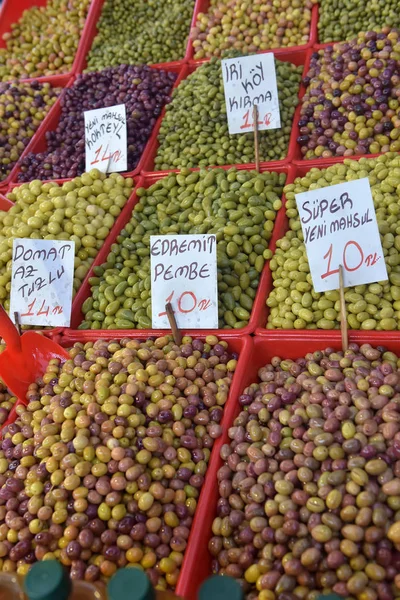 Türk pazarında zeytin — Stok fotoğraf