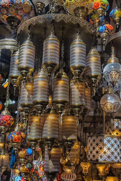 Kapalı Çarşı satışa için lambalar — Stok fotoğraf