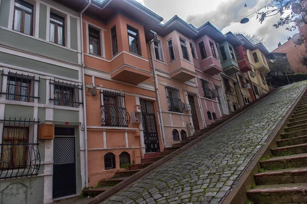 Casas coloridas na cidade velha Balat . — Fotografia de Stock