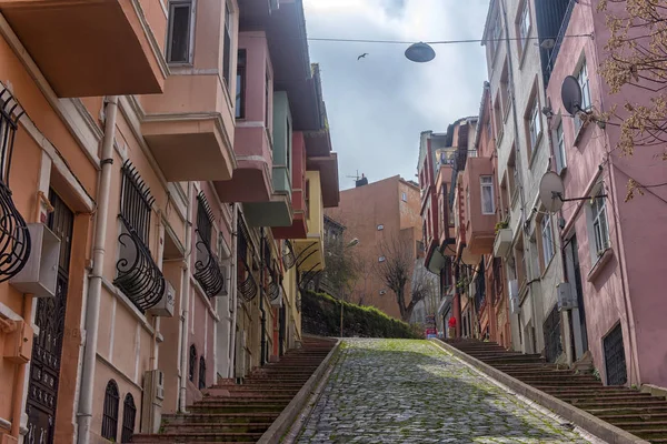 Casas de colores en la ciudad vieja Balat . —  Fotos de Stock