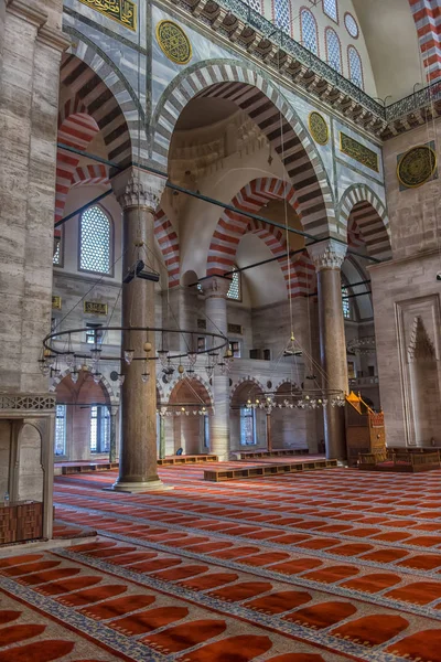 Widok wewnątrz meczetu Sulejmana (Sulejmana Camisi), Ist — Zdjęcie stockowe