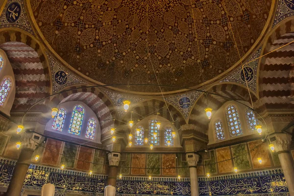 Могила турецкого султана Сулеймана в Стамбуле — стоковое фото