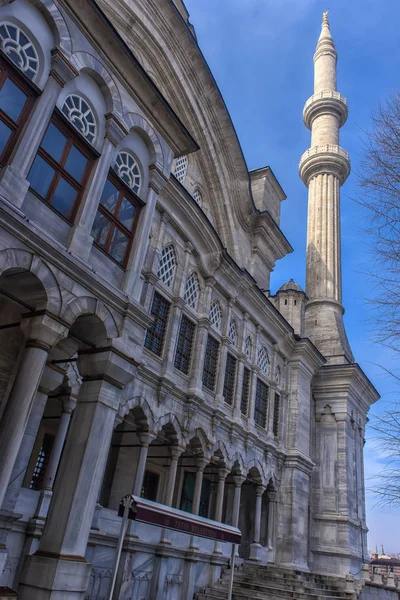 Pohled zvenčí Nuruosmaniye mešity. — Stock fotografie