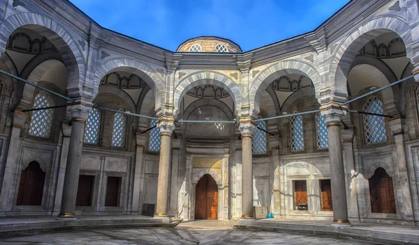 Außenansicht der Nuruosmaniye-Moschee. — Stockfoto