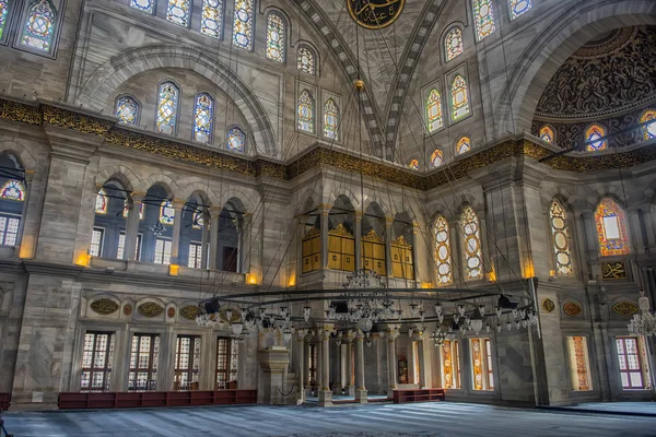 Wnętrze Meczet Nuruosmaniye, Istanbul, Turcja, — Zdjęcie stockowe
