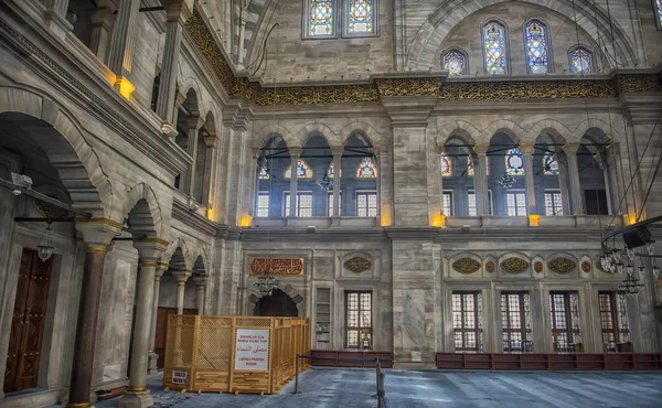 Wnętrze Meczet Nuruosmaniye, Istanbul, Turcja, — Zdjęcie stockowe