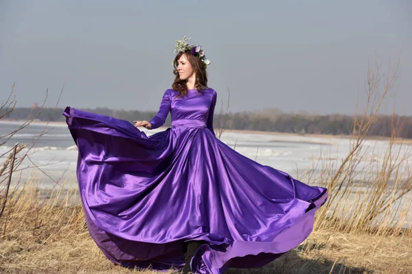 Woman Flying Lilac Dres — Stock Photo, Image