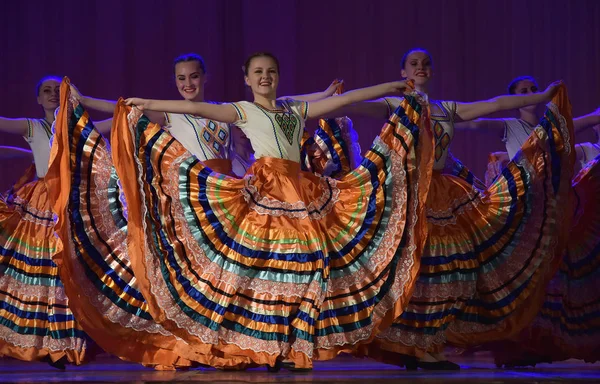 Festival de Dança Aberta-2016 Grupo de dança infantil realiza Flamenc — Fotografia de Stock